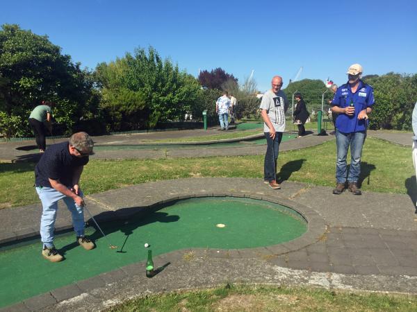 Tim lining up a winner, Gillies and Ants looking on