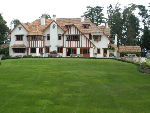 Built in 1905, historic Holme Station Homestead can be hired for meetings/conferences